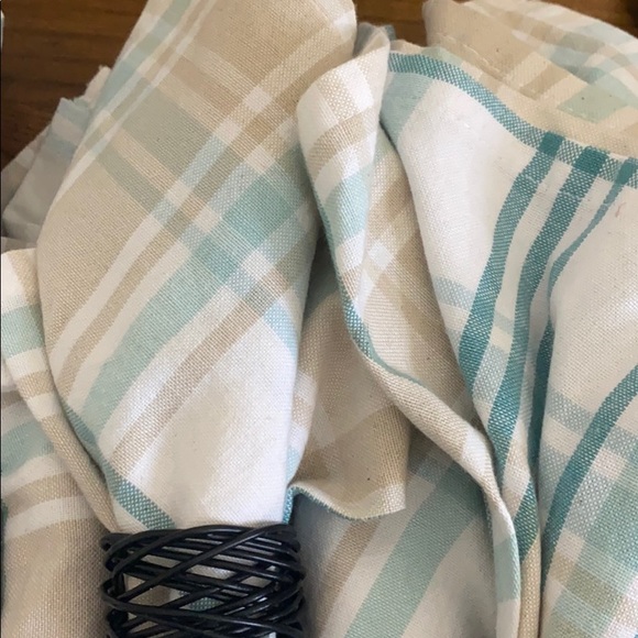 Fete Napkins & Rings (8) - Picture 2 of 3